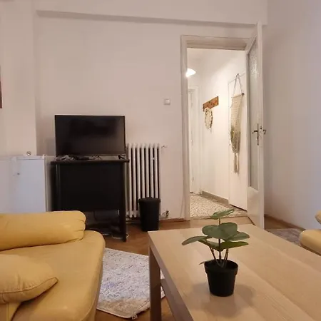 Apartment Old Scent